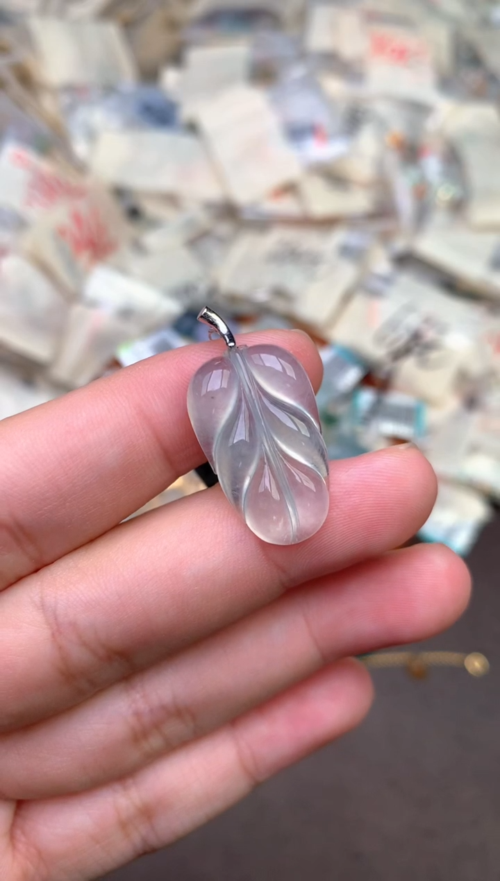 18K金镶嵌挂件翡翠— 