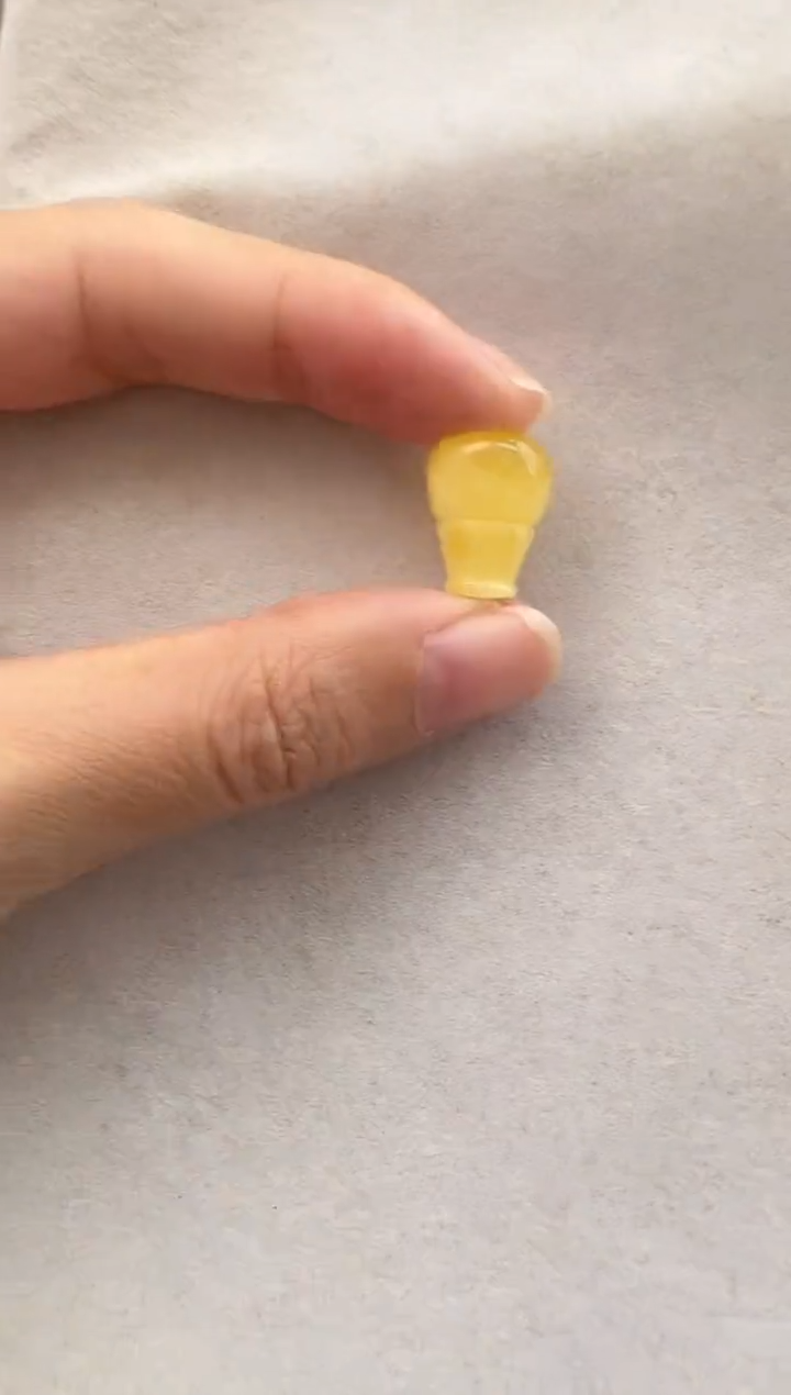 【闪购商品】琥珀裸石未镶嵌10113132-三通