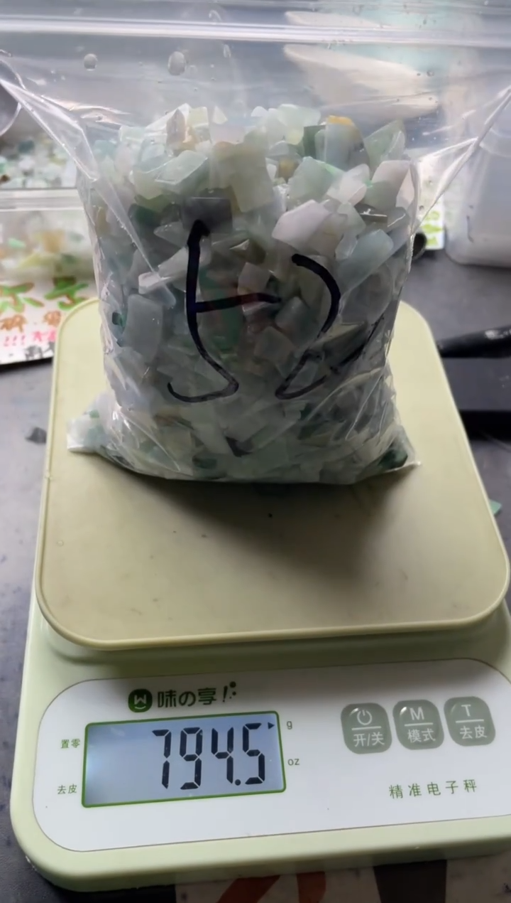 配石翡翠天然翡翠迷你750克52