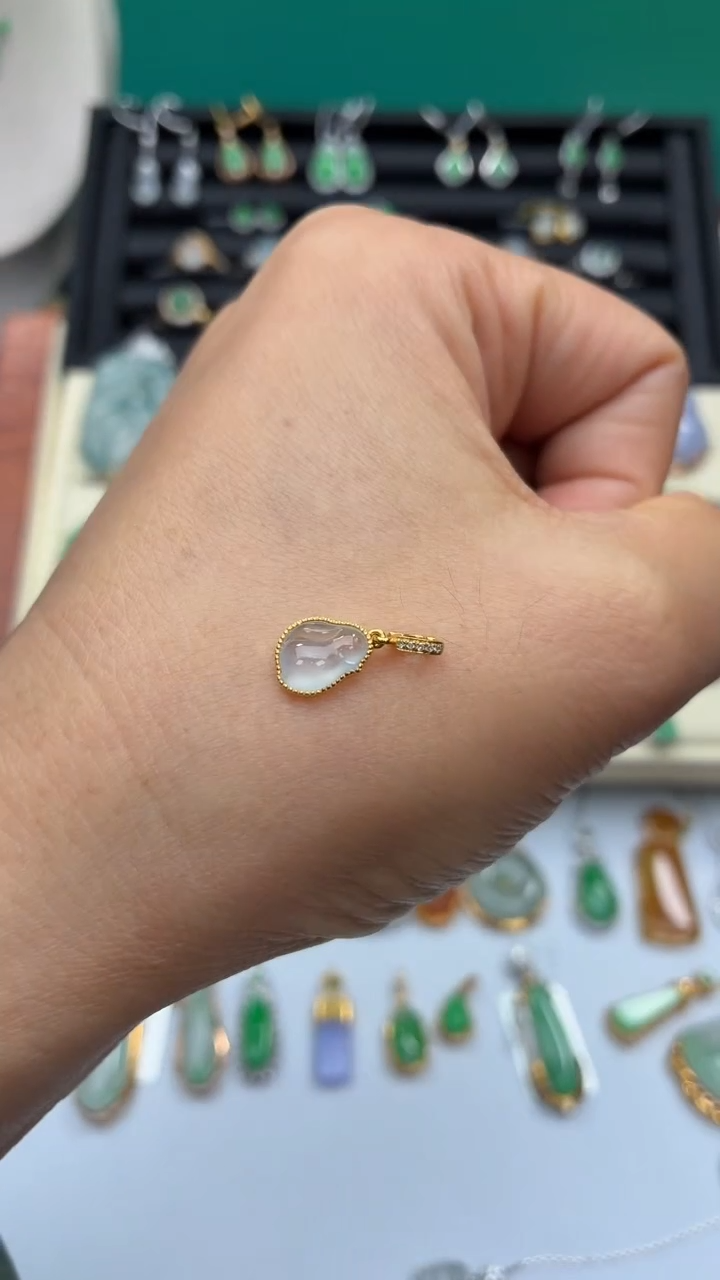 颈饰18K金镶嵌翡翠天然翡翠A货