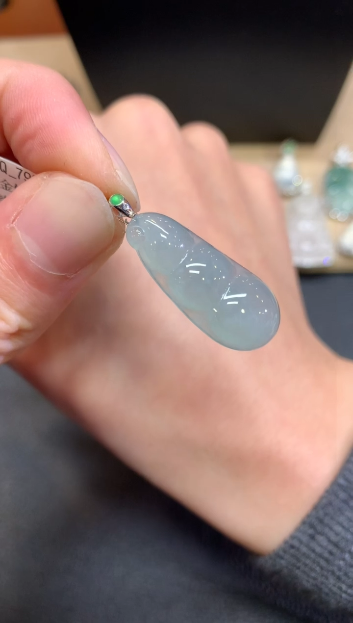 【闪购商品】翡翠颈饰18K金镶嵌福豆【无服务费】