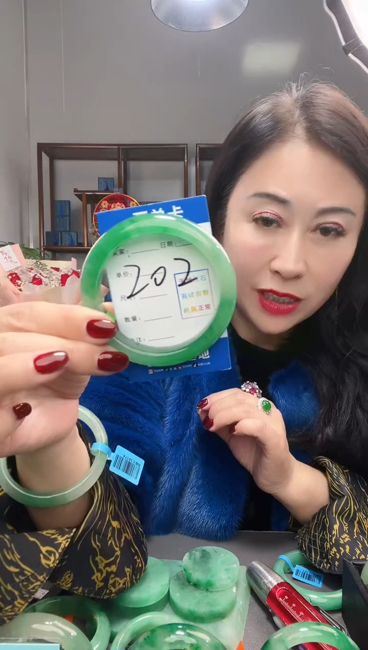 【闪购商品】石英质玉手镯未镶嵌非洲翠