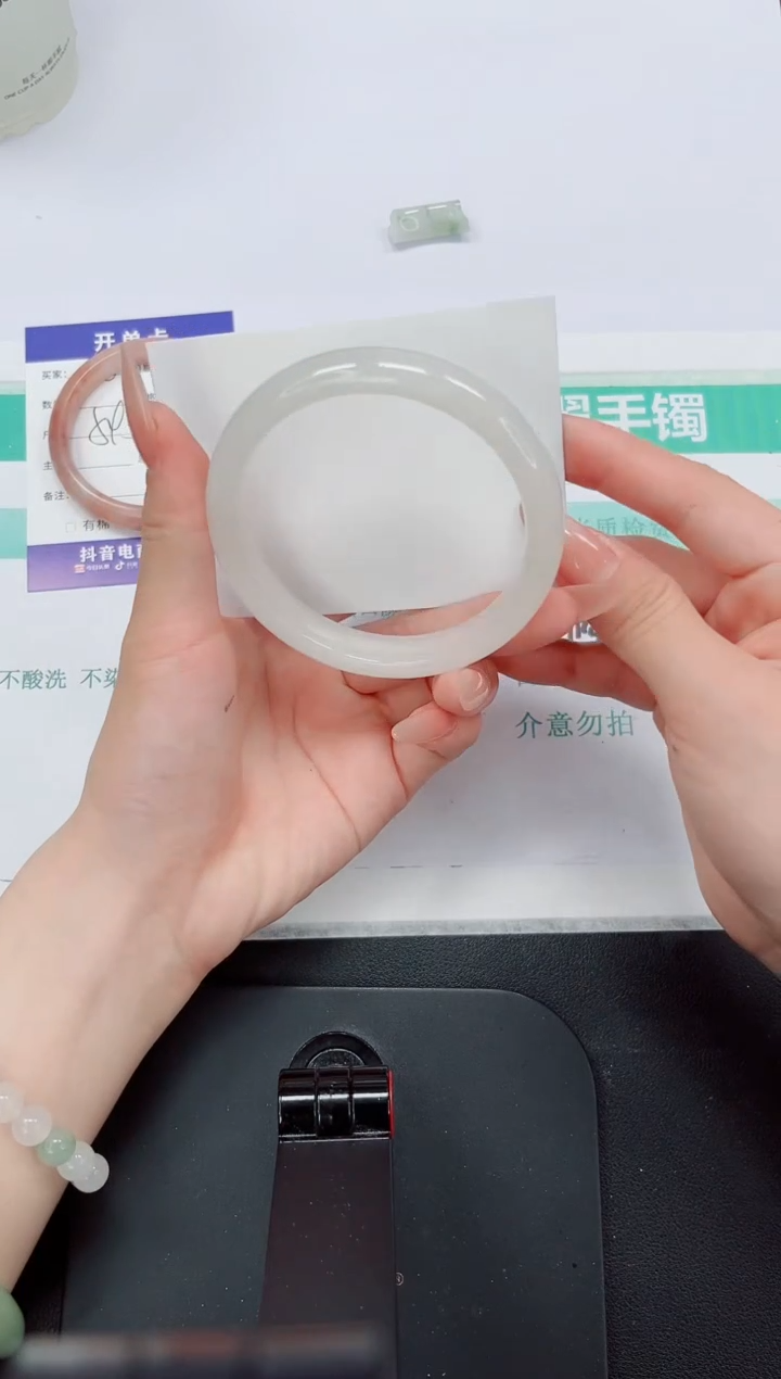 石英质玉手镯未镶嵌61/64