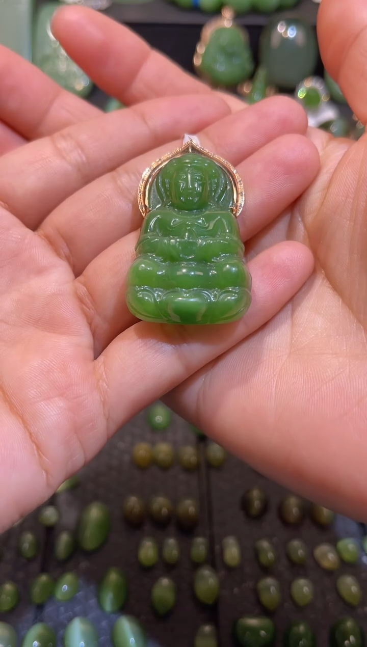 【闪购商品】和田玉碧玉粉绿观音吊坠18K金镶嵌多样性发一