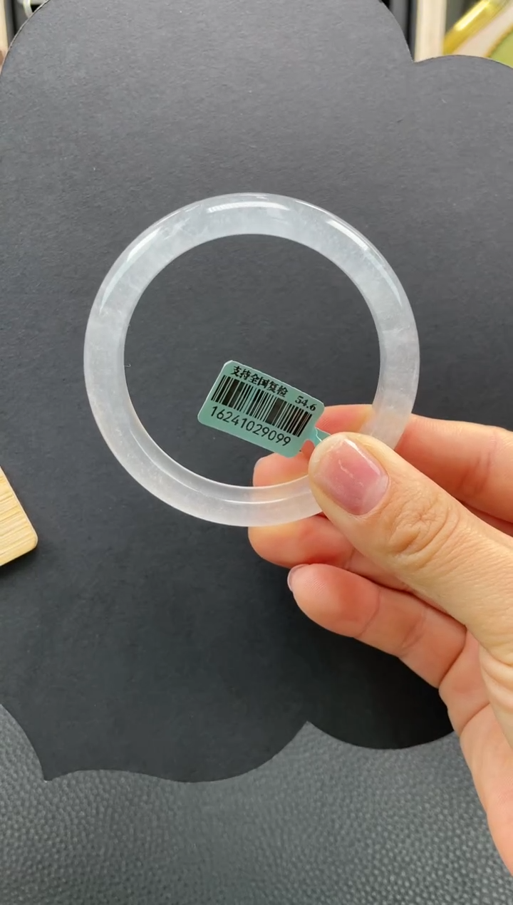 【闪购商品】石英质玉手镯未镶嵌口径54+