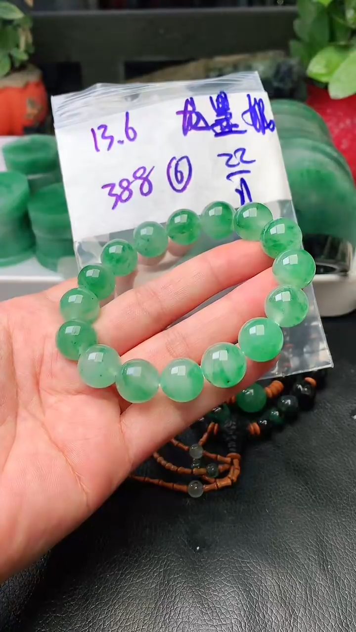 定制石英质玉（非洲翠）龙*妮手串