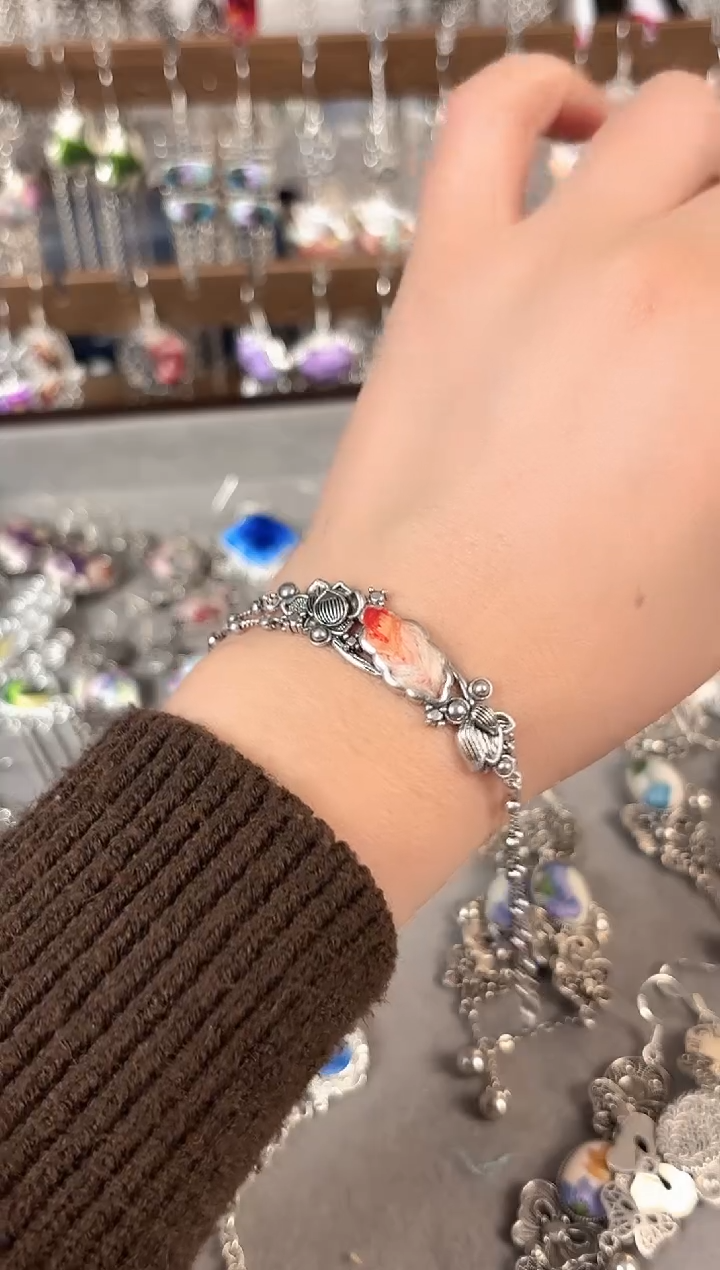 彩云南阁非遗老绣饰品296*