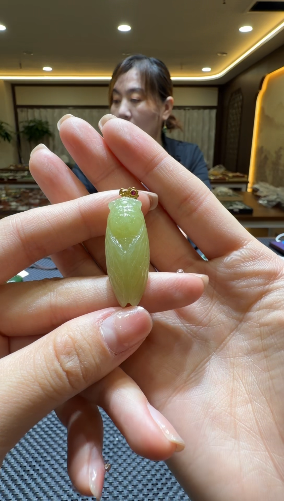 颈饰18K金镶嵌和田玉挂件