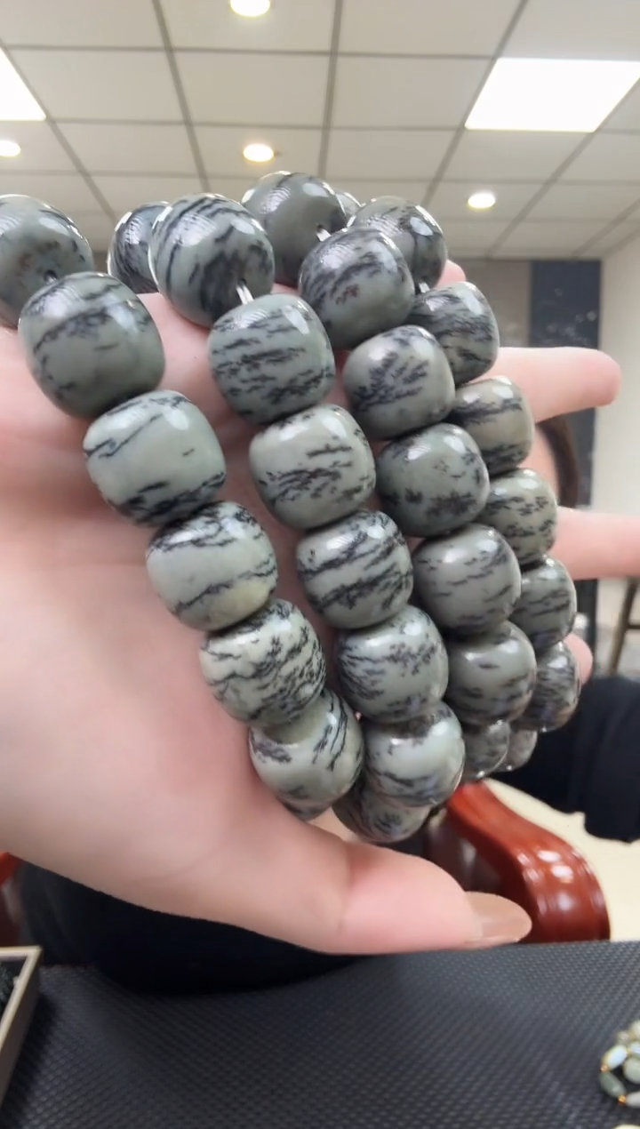 未镶嵌手串透闪石质玉河墨玉 老型卡