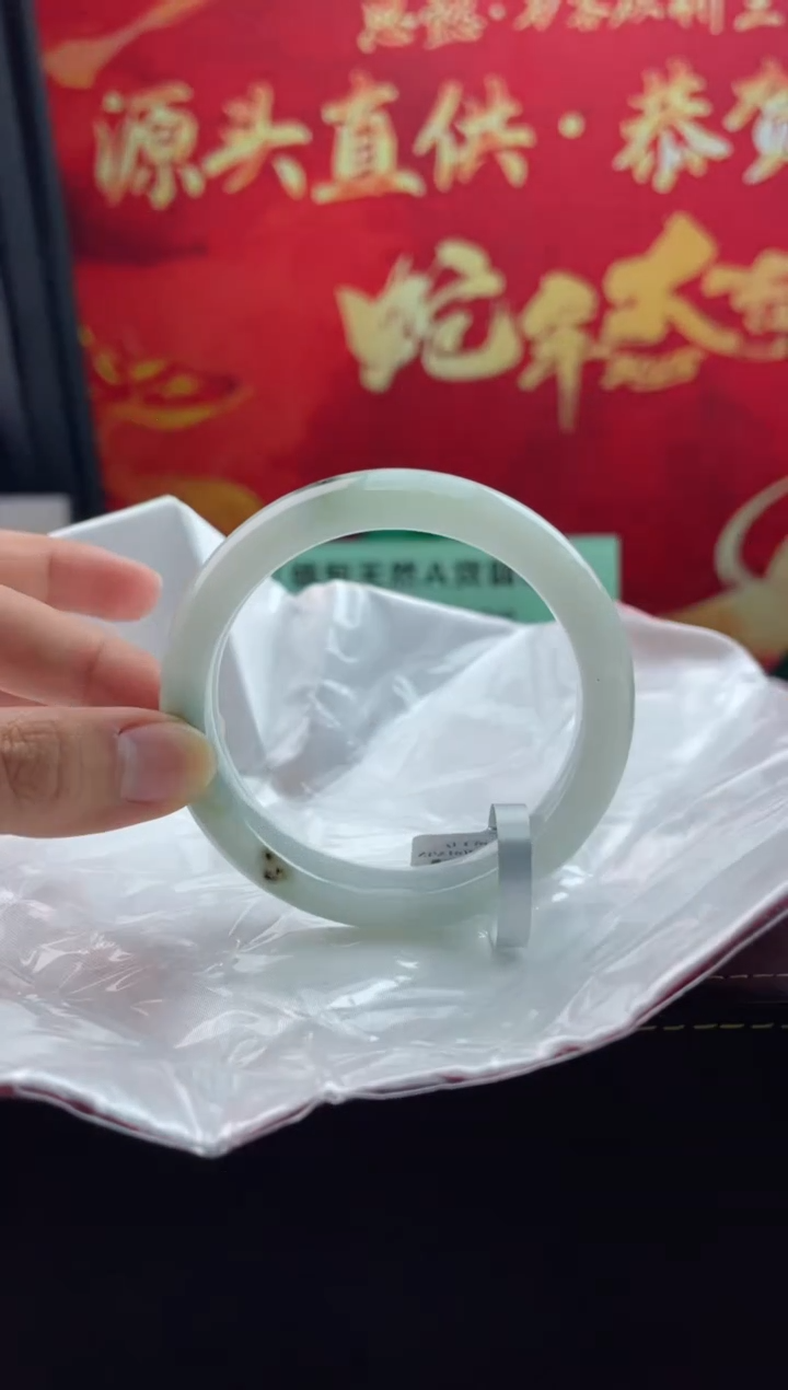 【闪购商品】翡翠手镯未镶嵌2翡翠手镯（微瑕）