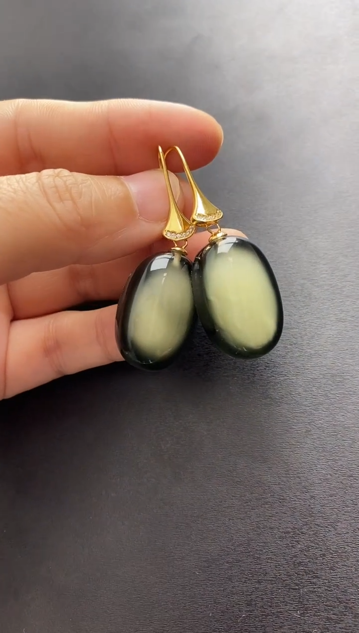 裸石琥珀未镶嵌耳坠