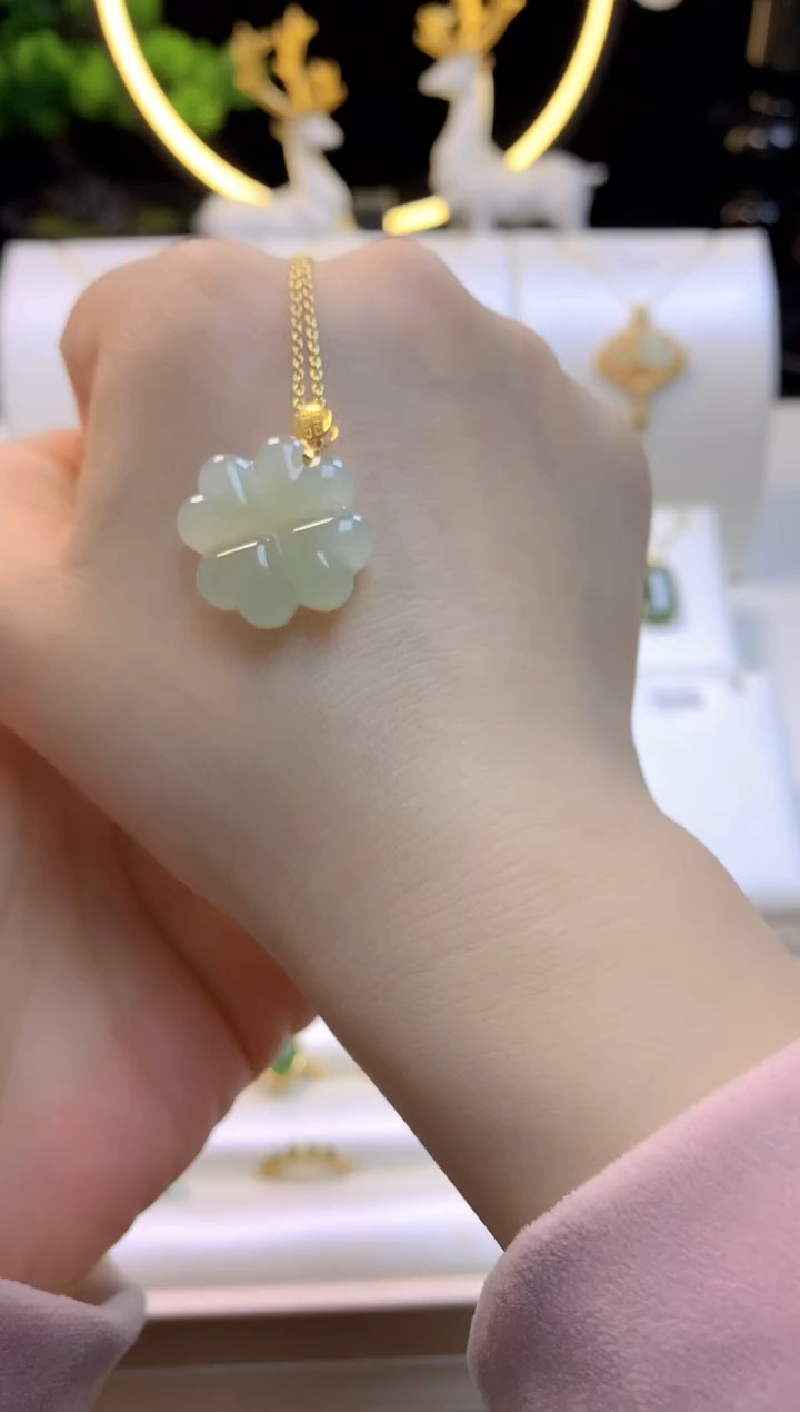 【闪购商品】和田玉吊坠18K金镶嵌四叶草