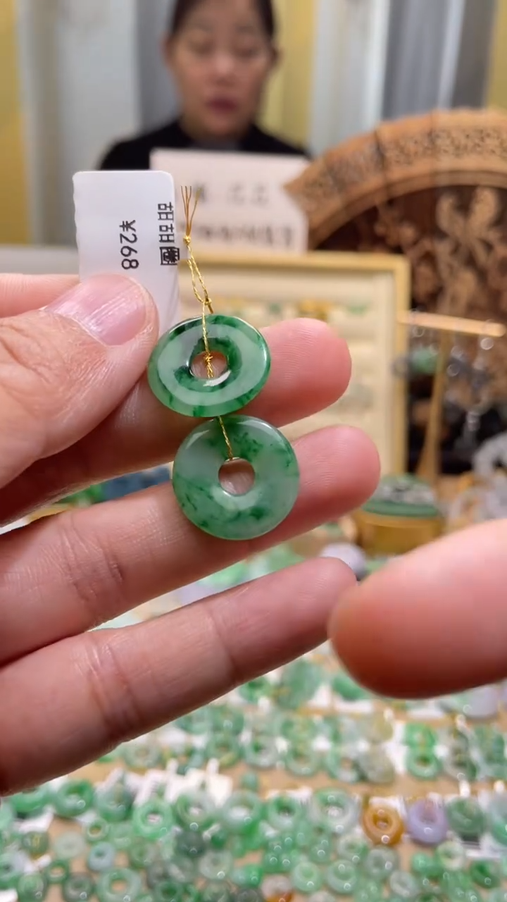 颈饰未镶嵌翡翠甜甜圈一对