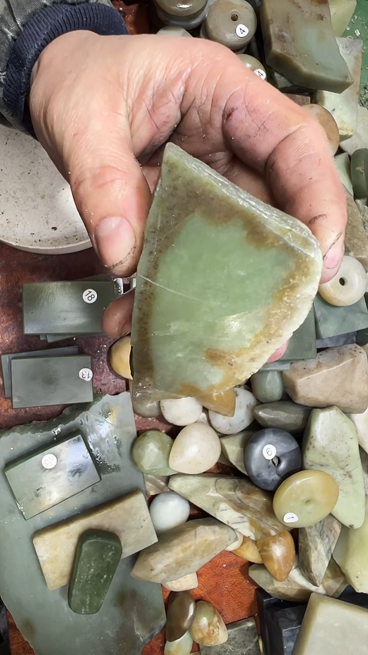 未镶嵌和田玉珠宝半成品1