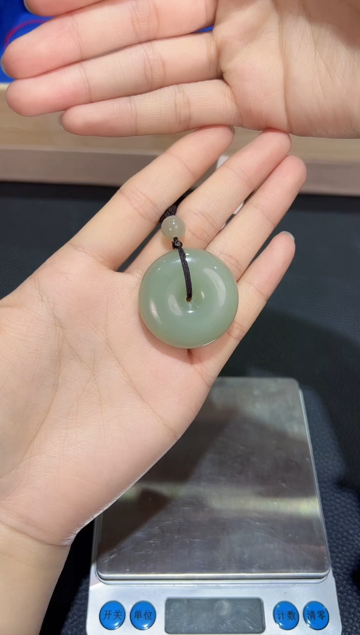 【闪购商品】和田玉吊坠(赠链)未镶嵌且末料青白玉平安扣