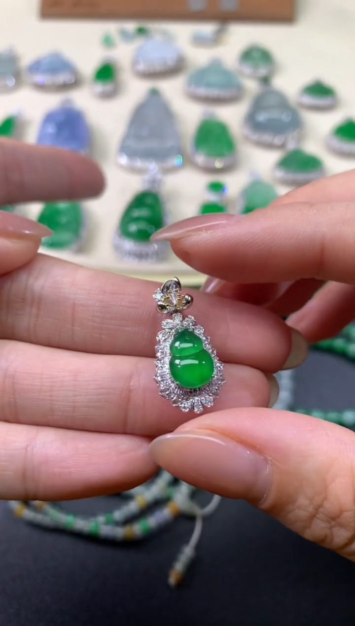 【闪购商品】翡翠吊坠(不含链)18K金镶嵌91天然A货翡翠