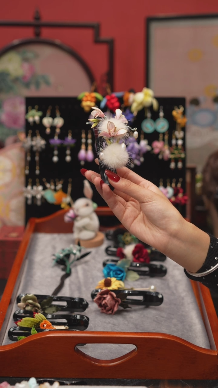 刺绣非遗绒花手工饰品