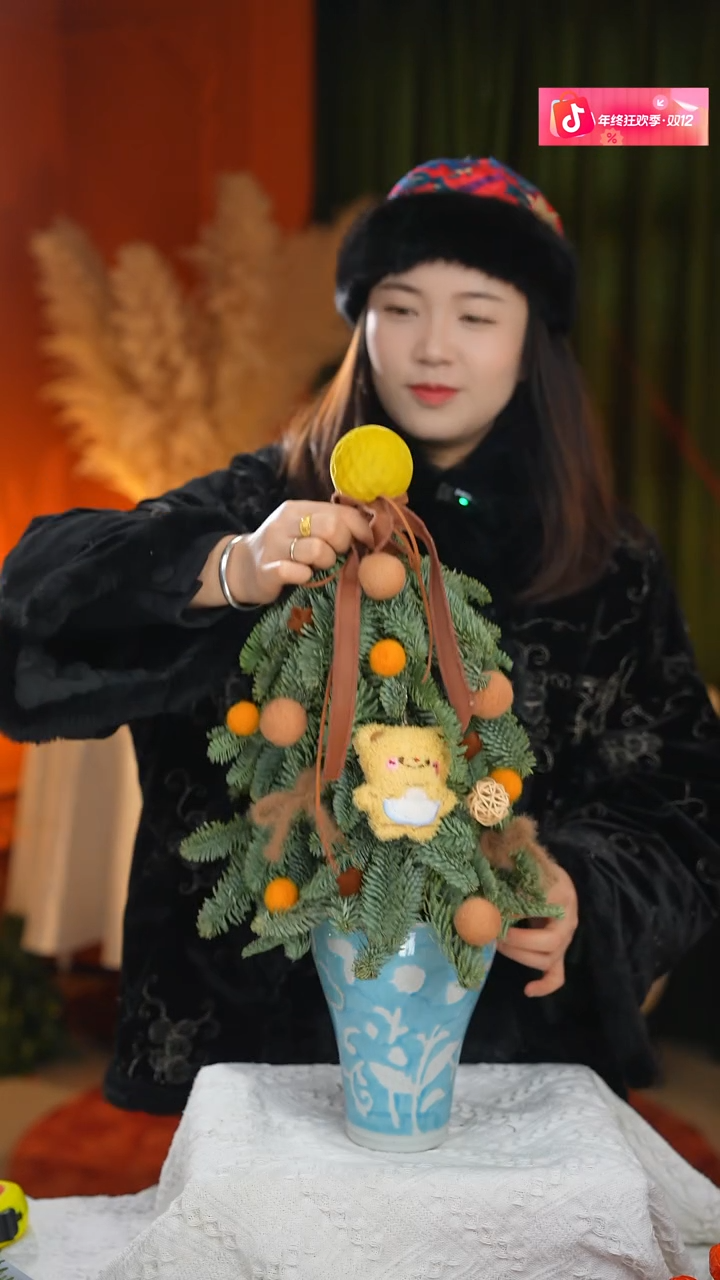 陶瓷 蓝白手绘敞口花瓶口径14 高18