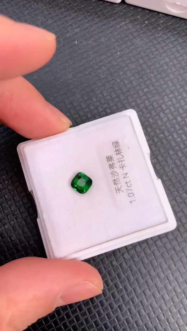 【闪购商品】石榴石（沙弗莱）裸石未镶嵌天然沙弗莱