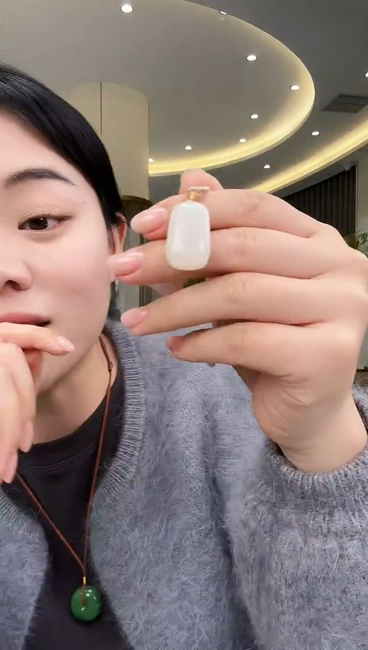 颈饰未镶嵌和田玉藕粉小平安无事牌