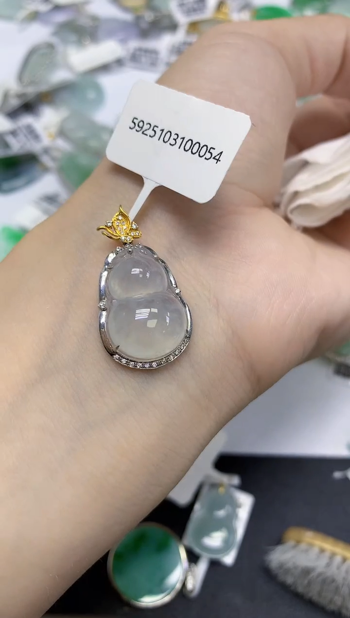 颈饰18K金镶嵌翡翠天然缅甸翡翠A货百元以上9元证书费自理