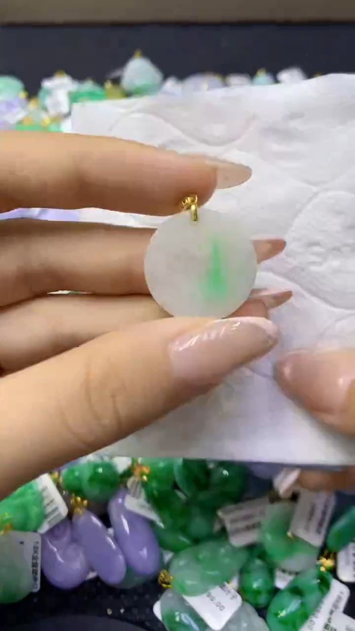 颈饰未镶嵌翡翠天然缅甸翡翠A货