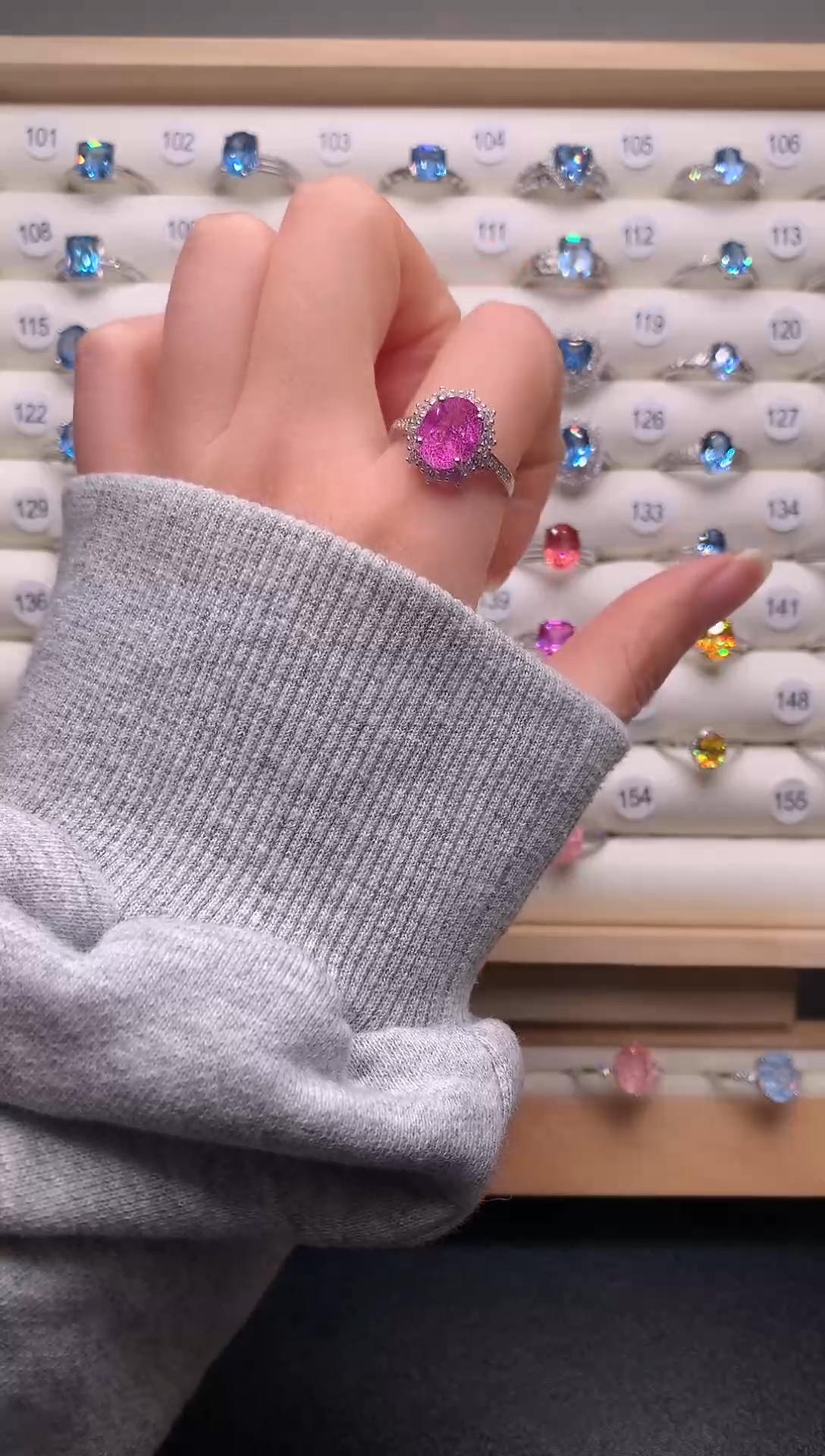 6蓝宝石（处理）冰裂樱花粉戒指