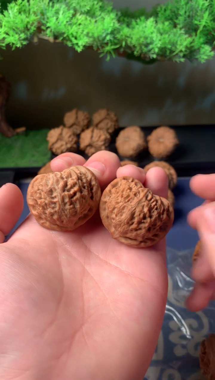 【闪购商品】文玩核桃吊坠40宫灯