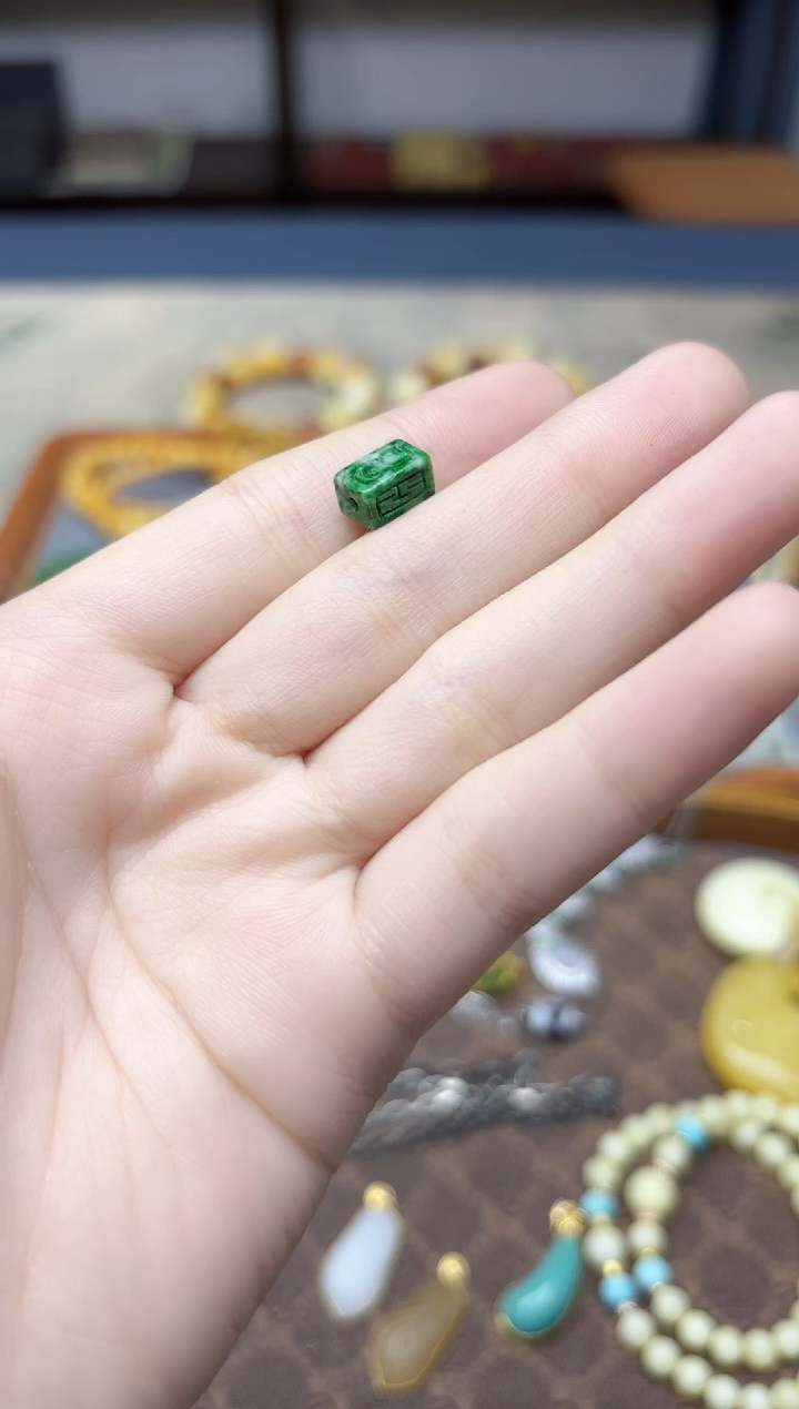 未镶嵌挂件翡翠翡翠雕花柱子配饰TH