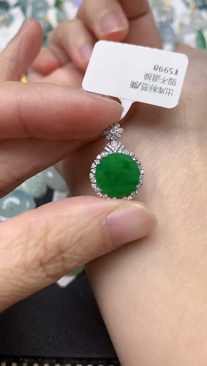 颈饰18K金镶嵌翡翠天然缅甸A货翡翠