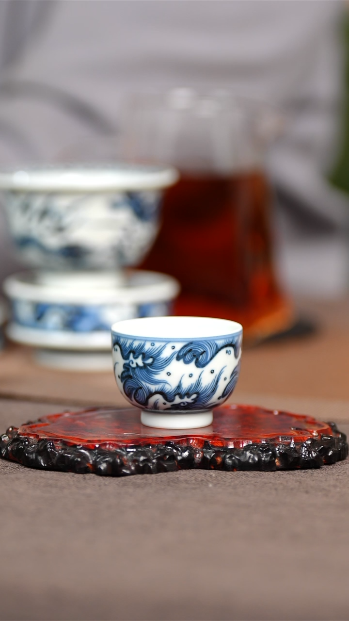 景德镇全手工全手绘    海水纹单杯    容量50