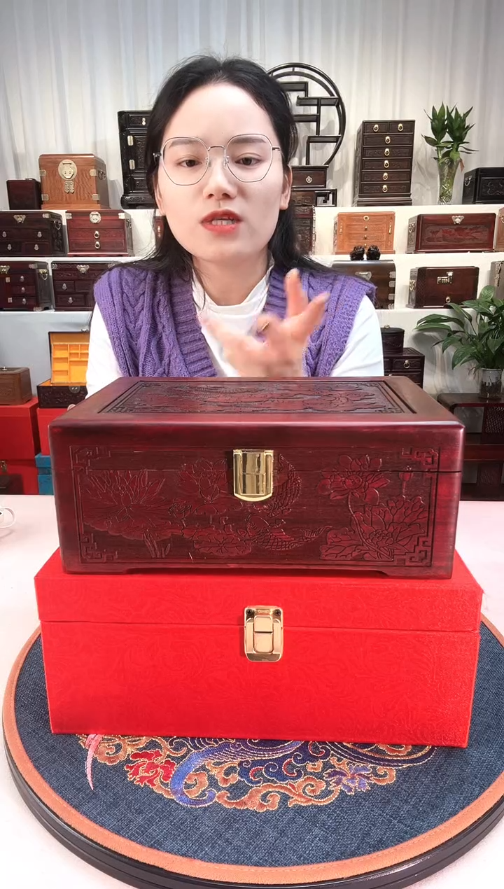 紫檀木类成套家具年年有余