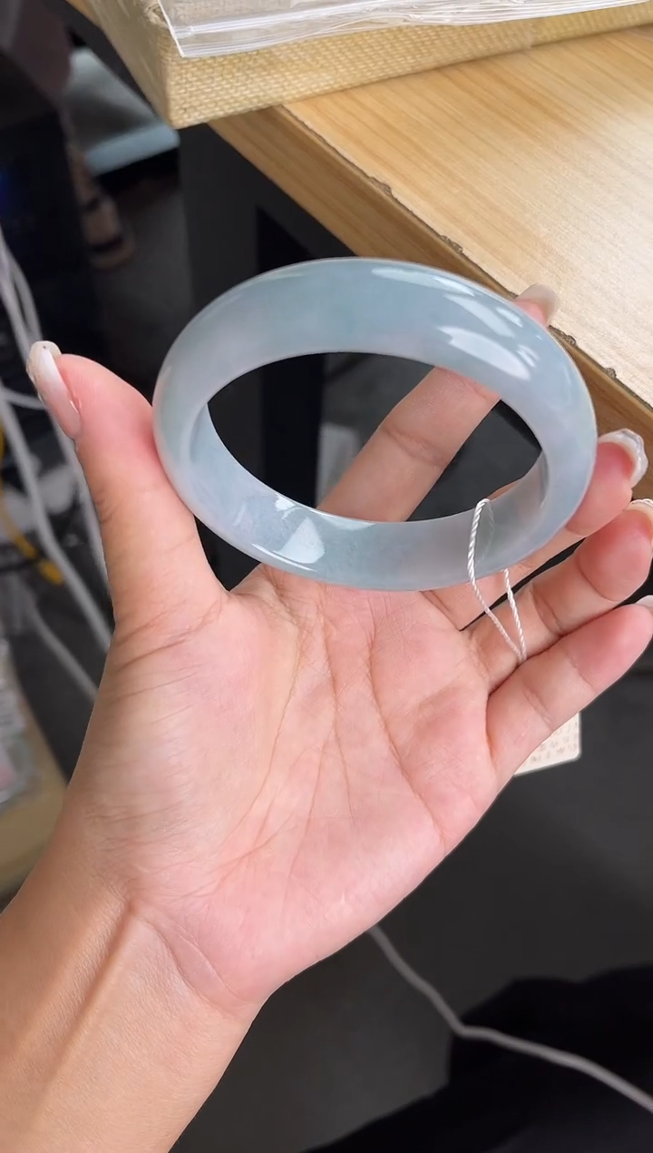 翡翠手镯未镶嵌手镯