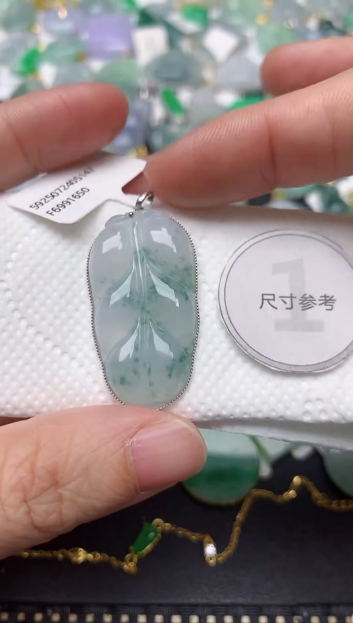 颈饰18K金镶嵌翡翠天然缅甸A货翡翠