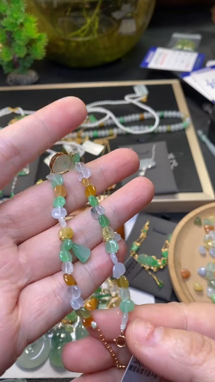 颈饰18K金镶嵌翡翠净货35974