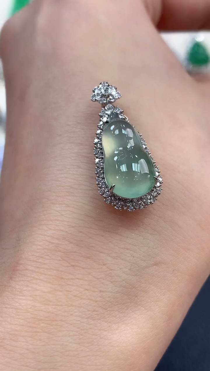 【闪购商品】翡翠吊坠(不含链)18K金镶嵌B105