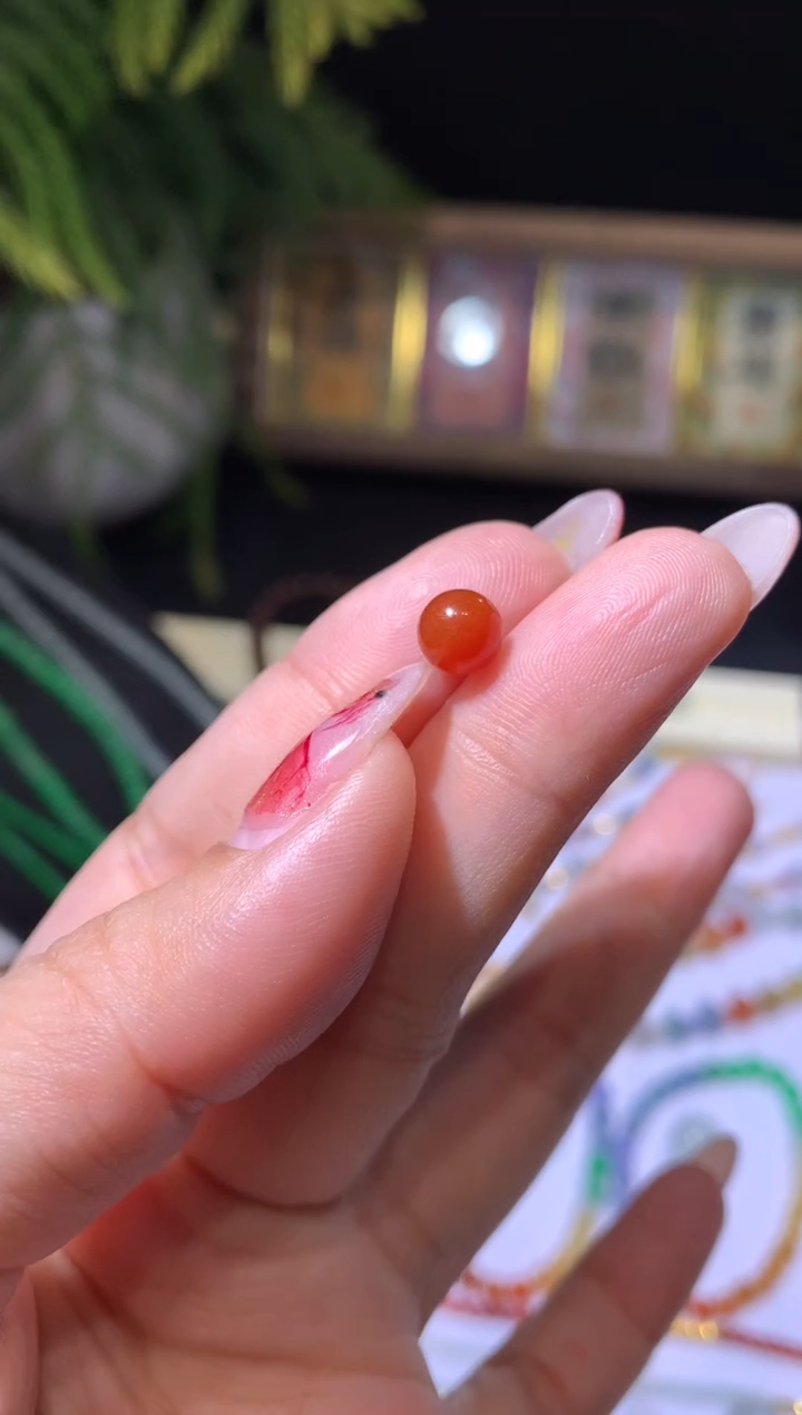 【闪购商品】定制翡翠未镶嵌6.8*珠子2200+220