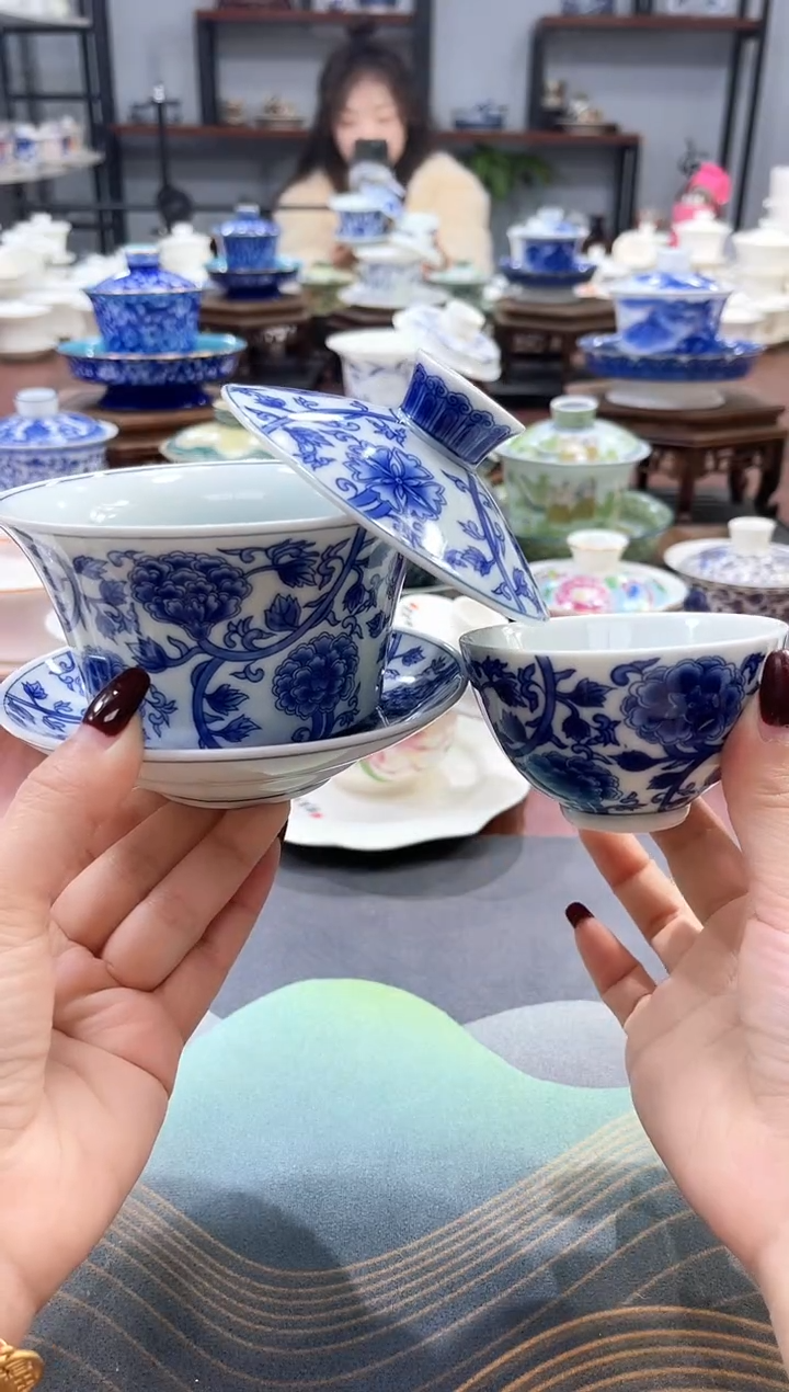 【闪购商品】320ml大号缠枝莲悬停盖碗+1杯