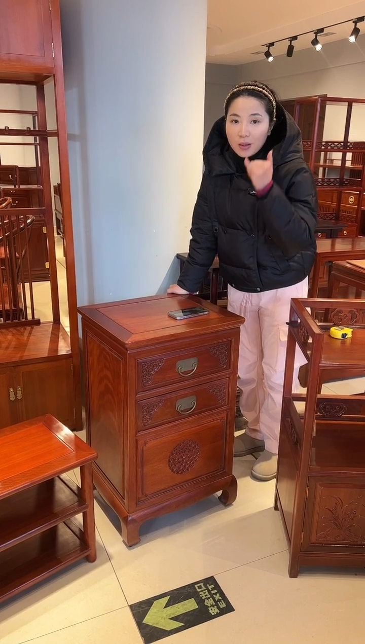 花梨木类成套家具置物柜