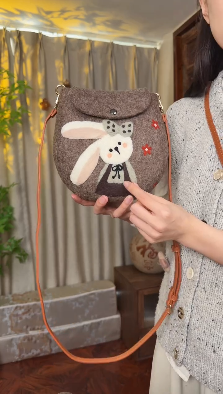 羊毛非遗羊毛毡包 蛋蛋包三花兔