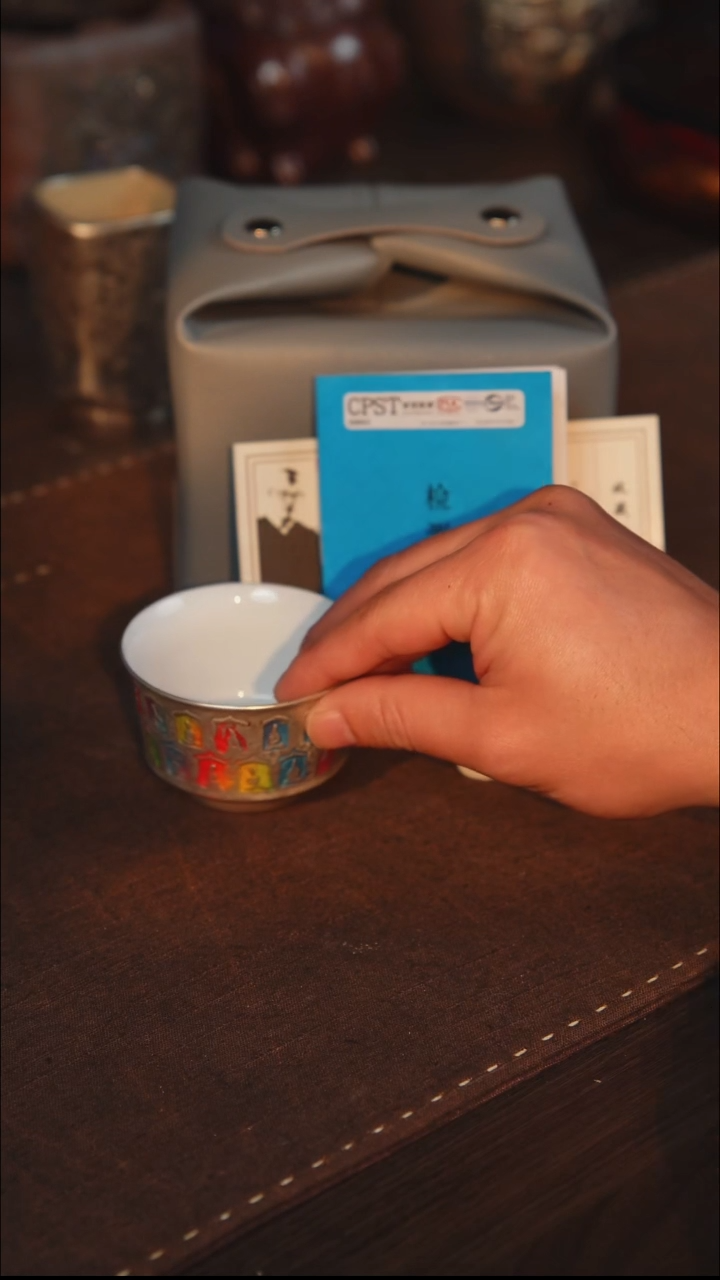 七彩千佛鎏银马蹄杯