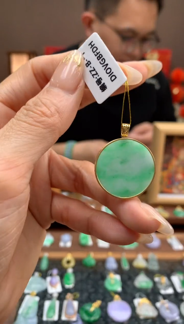 【闪购商品】翡翠颈饰18K金镶嵌无事牌