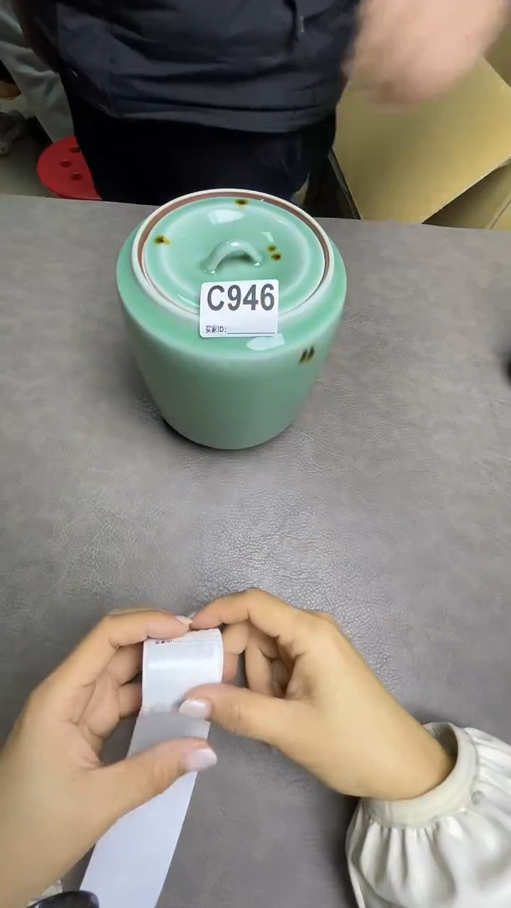 瓷片猫*鹰默认微瑕，谨慎参拍C946