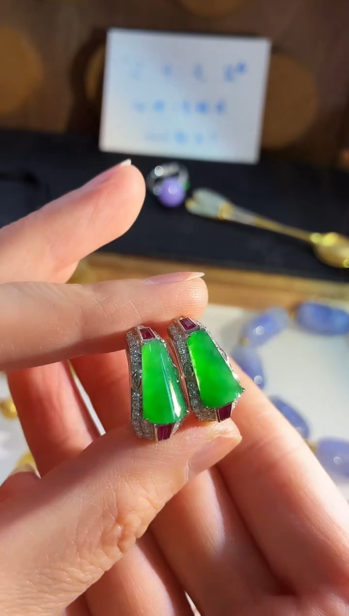 18K金镶嵌翡翠耳饰耳饰