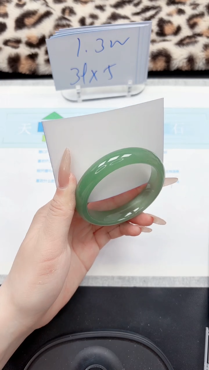 【闪购商品】石英质玉手镯未镶嵌196-56