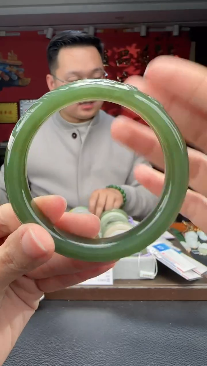 未镶嵌手镯和田玉湖水雕花手镯59