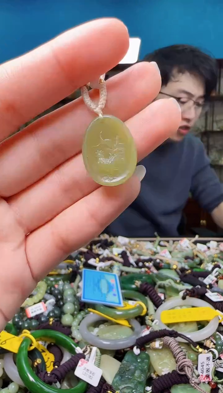 颈饰未镶嵌和田玉1