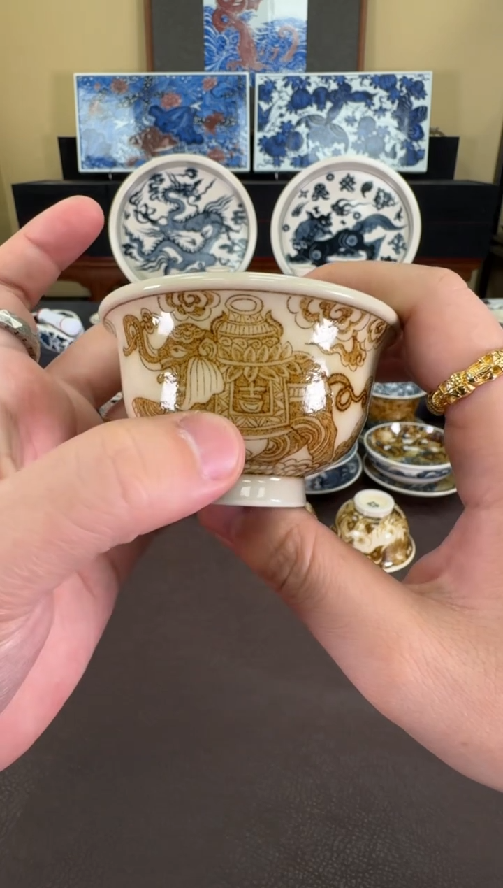 【闪购商品】瓷片釉里金大象纹小压手杯