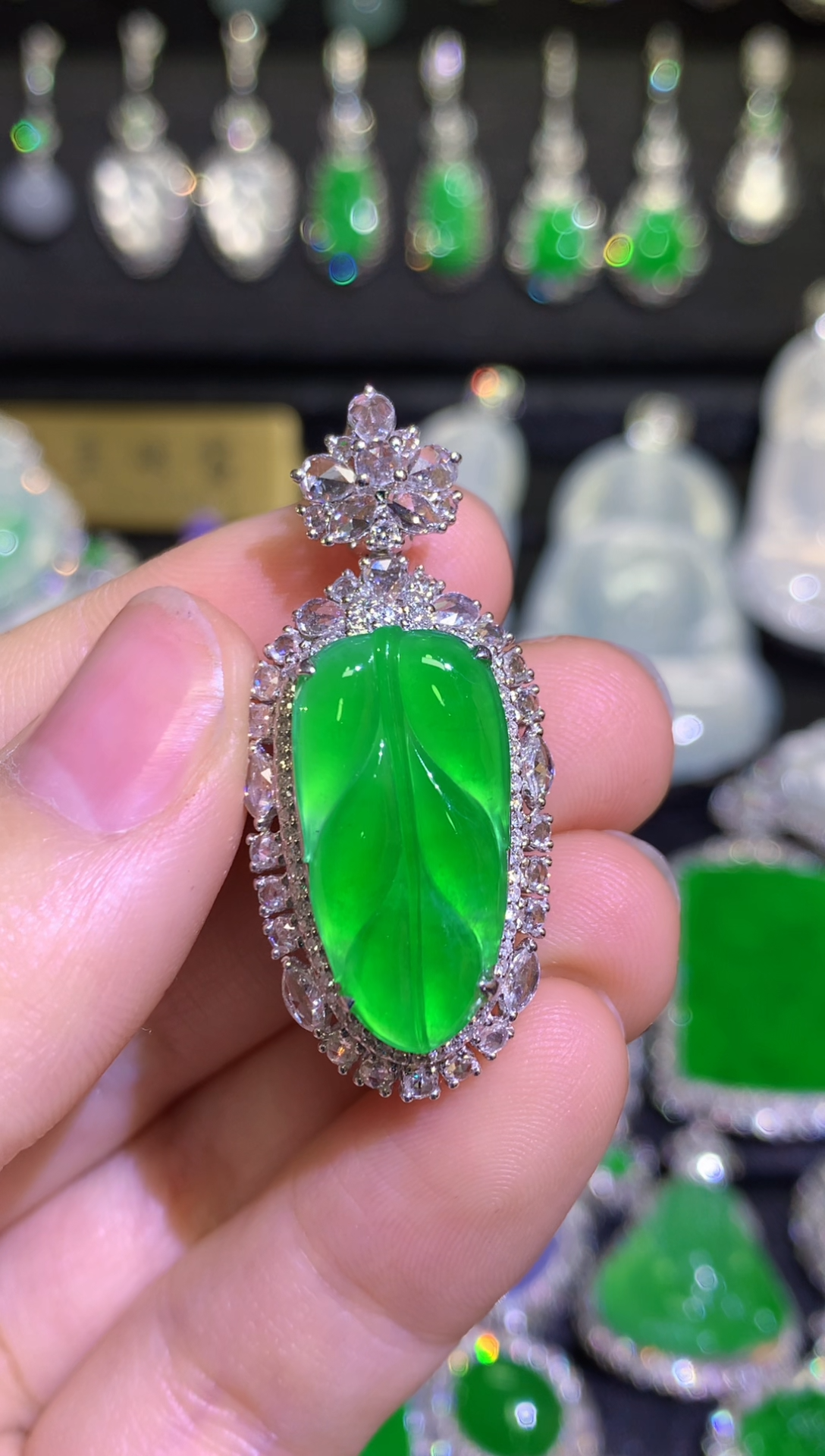 【闪购商品】翡翠颈饰18K金镶嵌玻璃种金枝玉叶