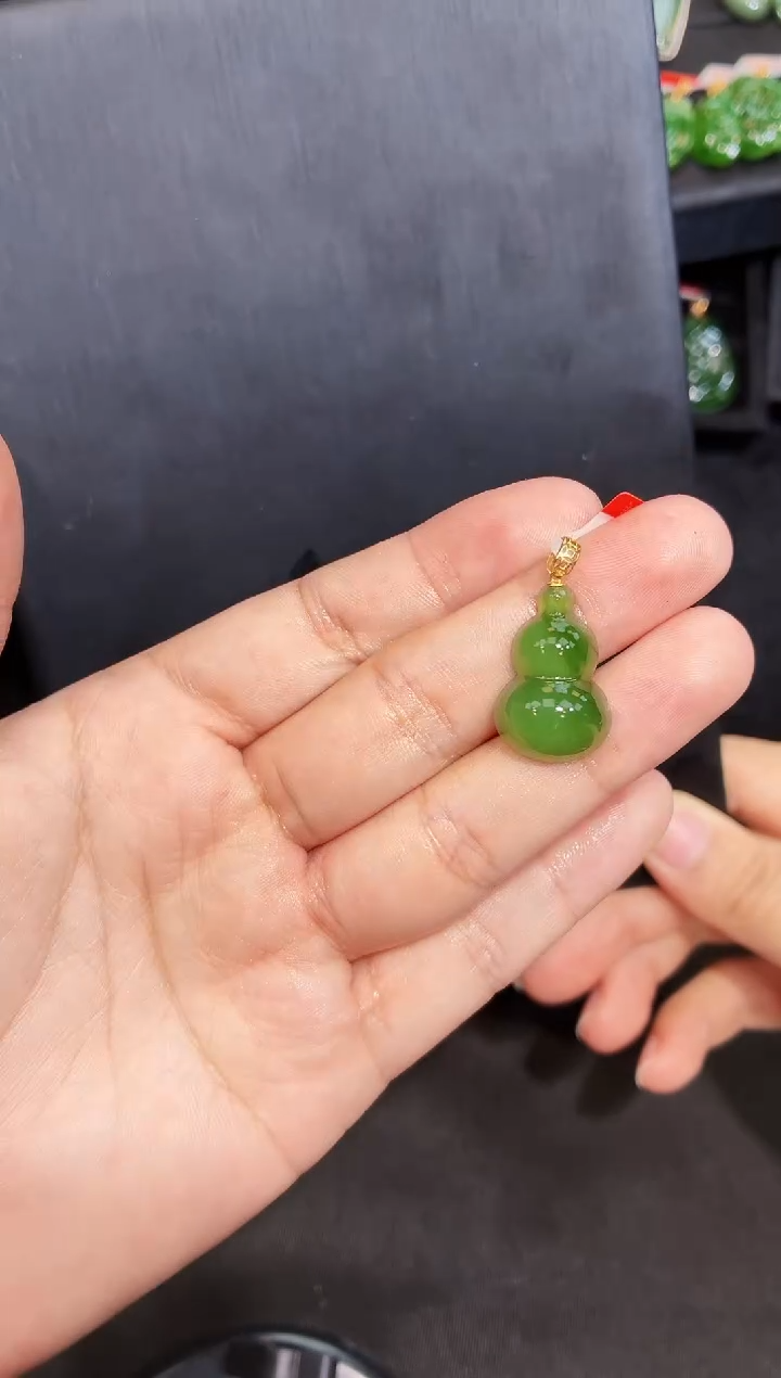 吊坠(赠链)18K金镶嵌和田玉多样性发一